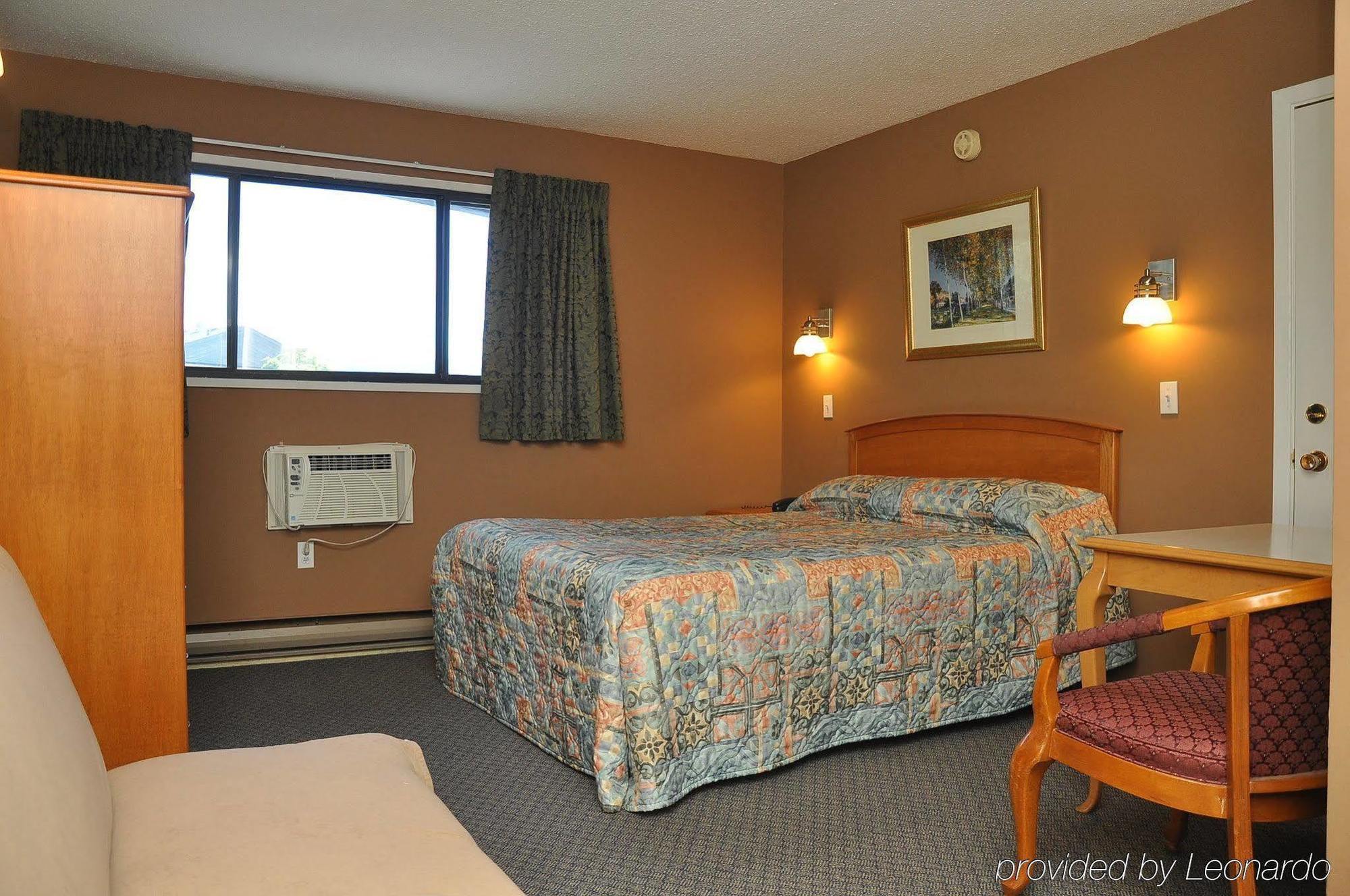 Canadas Best Value Inn Kelowna Szoba fotó