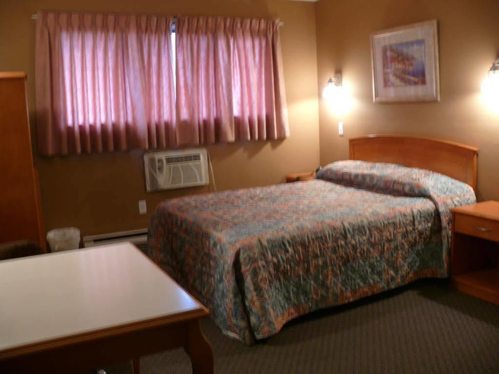 Canadas Best Value Inn Kelowna Kültér fotó
